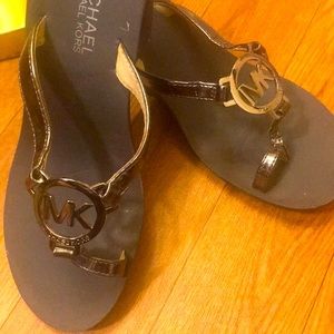 😇😇😇 Fabulous Michael Kors platforms a MUST have